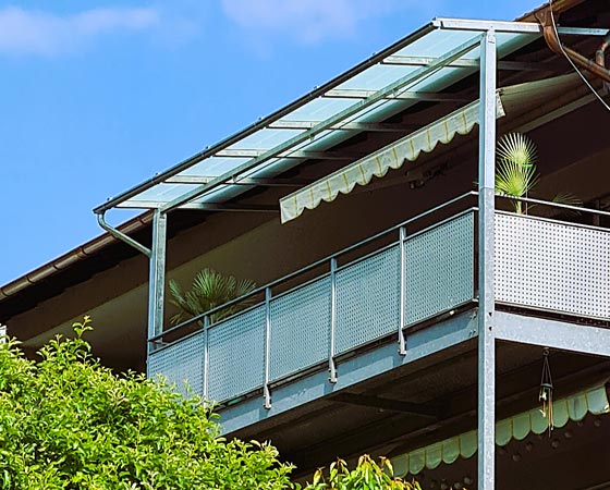 Überdachung von Balkonen