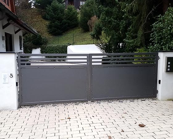 Hofeinfahrtstor aus Metall