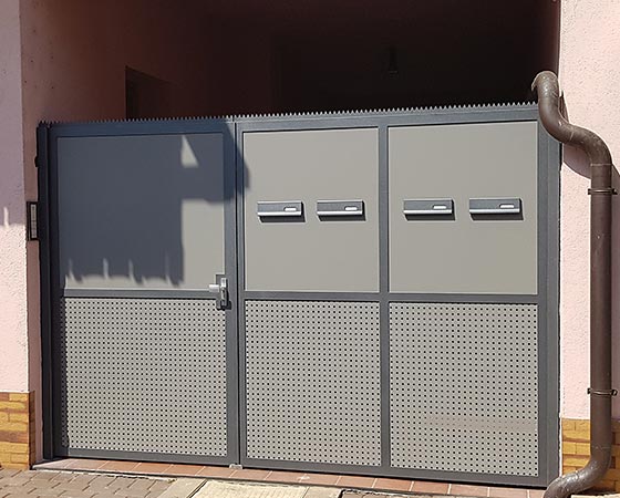 Hofeinfahrtstor aus Metall