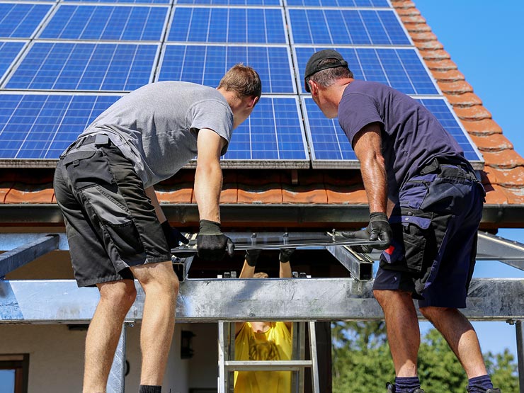 Montage einer Terrassenüberdachung