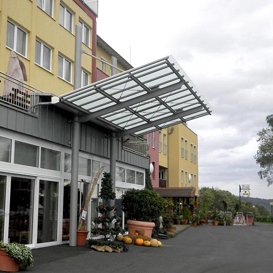 Vordächer für Schaufenster