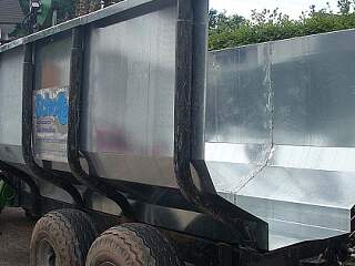 Agrarhänger mit Bleche ausgekleidet | &copy;Schlosserei Schott GmbH