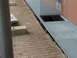 Gitter für Schachtabdeckung mit Notausgang | &copy;Schlosserei Schott GmbH