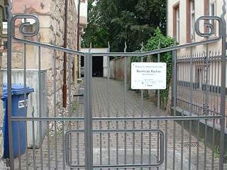 Drehflügeltor mit Fußgängertörchen | ©Schlosserei Schott GmbH