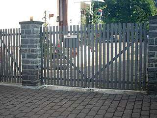 2-flg. Drehflügeltor mit Fußgängertörchen | ©Schlosserei Schott GmbH