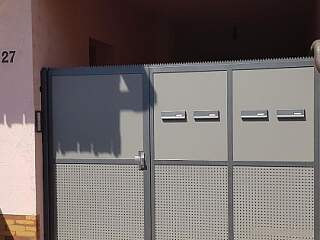 2 flg. Drehflügeltor mit Briefkästen | &copy;Schlosserei Schott GmbH