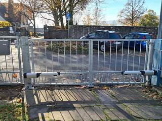 2 flg. Drehflügeltor mit Antrieb | ©Schlosserei Schott GmbH