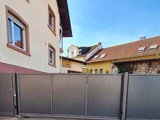 Schiebetor mit Fußgängertörchen | &copy;Schlosserei Schott GmbH