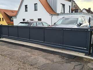 Schiebetor | &copy;Schlosserei Schott GmbH