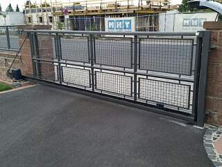 Schiebetor | &copy;Schlosserei Schott GmbH