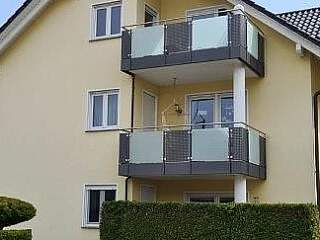 Balkongeländer mit Glas- und Lochblechfüllung | &copy;Schlosserei Schott GmbH