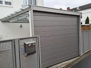 Carport mit Sektionaltor | &copy;Schlosserei Schott GmbH