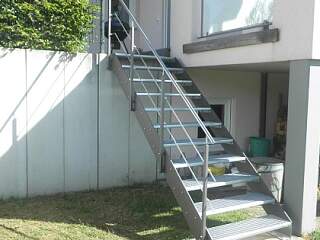 Außentreppe mit Geländer | &copy;Schlosserei Schott GmbH