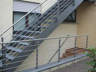 Außentreppe mit Geländer | &copy;Schlosserei Schott GmbH