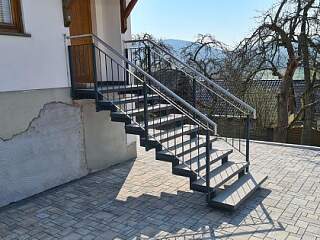 Außentreppe mit Geländer | &copy;Schlosserei Schott GmbH