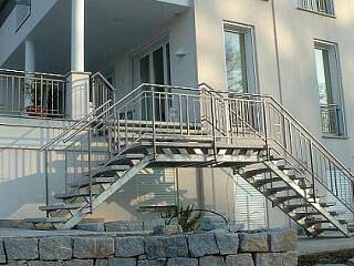 Außentreppe mit Geländer | ©Schlosserei Schott GmbH