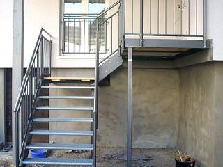 Außentreppe mit Geländer | &copy;Schlosserei Schott GmbH