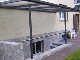 Vordach mit Glas | &copy;Schlosserei Schott GmbH