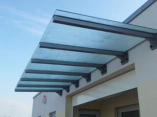 Vordach mit Glas | ©Schlosserei Schott GmbH