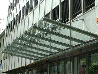 Schaufensterüberdachung | ©Schlosserei Schott GmbH