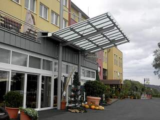 Vordach mit Glas | ©Schlosserei Schott GmbH