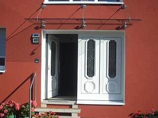 Vordach mit Glas | &copy;Schlosserei Schott GmbH