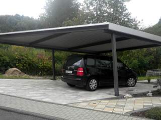 Carport mit Sinuswelle | &copy;Schlosserei Schott GmbH