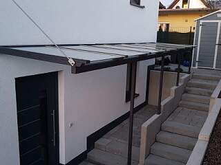 Vordach mit Glas | ©Schlosserei Schott GmbH