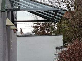 Vordach mit Glas | ©Schlosserei Schott GmbH