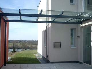 Terrassenüberdachung mit Glas | ©Schlosserei Schott GmbH