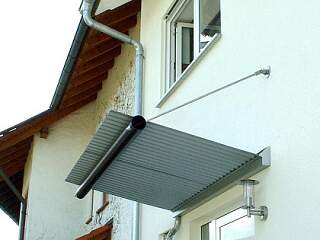 Vordach mit Sinuswelle | ©Schlosserei Schott GmbH