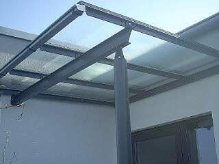 Balkonüberdachung mit Glas | ©Schlosserei Schott GmbH