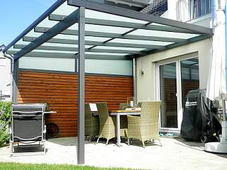 Terrassenüberdachung mit Glas | ©Schlosserei Schott GmbH