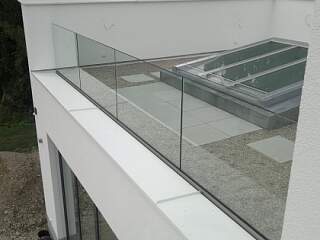 Balkongeländer Ganzglas | &copy;Schlosserei Schott GmbH