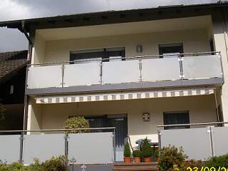 Balkon- und Terrassengeländer mit Glasfüllung | &copy;Schlosserei Schott GmbH