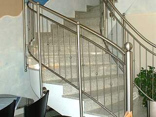 geschwungenes Treppengeländer  | &copy;Schlosserei Schott GmbH