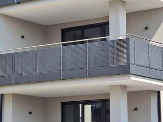 Balkongeländer mit Lochblechfüllung  | &copy;Schlosserei Schott GmbH