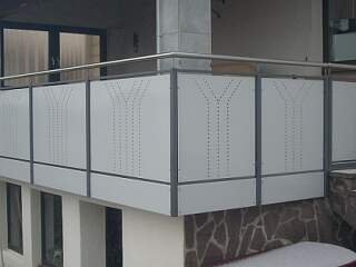 Balkongeländer mit Blechfüllung | &copy;Schlosserei Schott GmbH