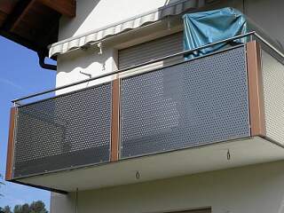 Balkongeländer mit Lochblech | &copy;Schlosserei Schott GmbH