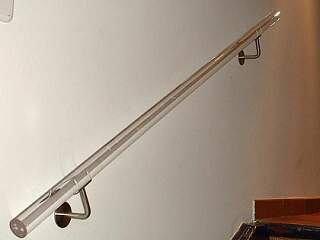 Handlauf aus Acryl mit Wandhalter | &copy;Schlosserei Schott GmbH