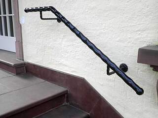 Geländer Handlauf im Außenbereich | &copy;Schlosserei Schott GmbH