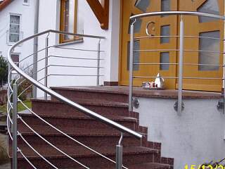 Edelstahlgeländer für Eingangstreppe | &copy;Schlosserei Schott GmbH